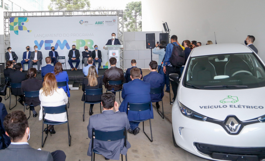 02.09.2020 - O Governo do Estado recebeu nesta quarta-feira (2) dez carros elétricos modelo Zoe, da Renault, como parte do projeto VEM PR.Foto Gilson Abreu