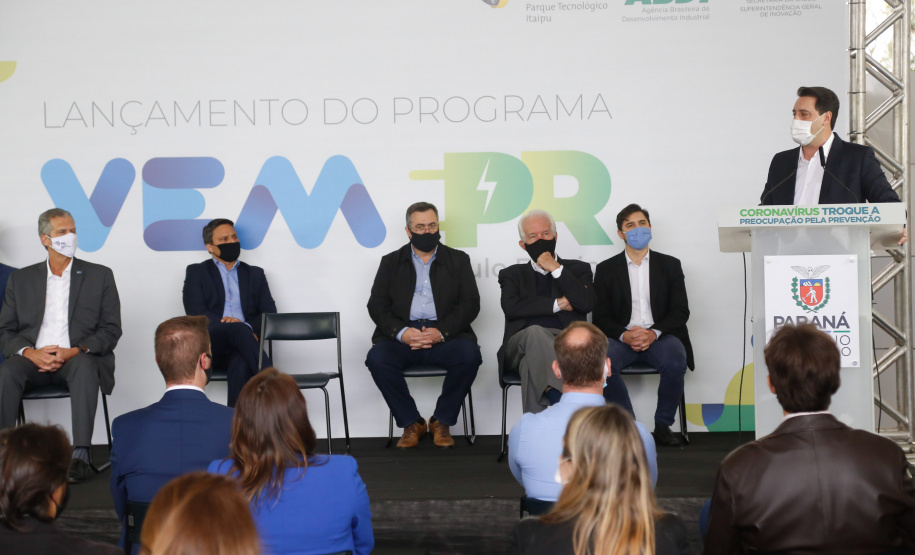 02.09.2020 - O Governo do Estado recebeu nesta quarta-feira (2) dez carros elétricos modelo Zoe, da Renault, como parte do projeto VEM PR.Foto Gilson Abreu