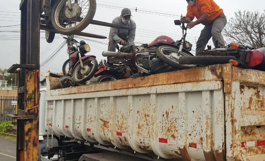 139 veículos são retirados do pátio da Delegacia de Campo Largo
. Foto:SESP
