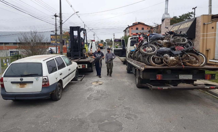 139 veículos são retirados do pátio da Delegacia de Campo Largo
. Foto:SESP