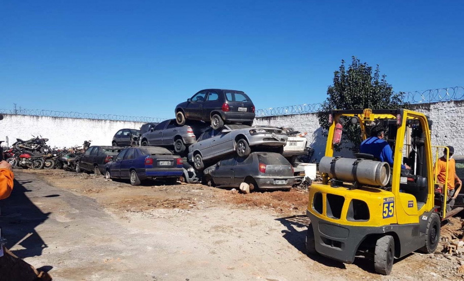 139 veículos são retirados do pátio da Delegacia de Campo Largo
. Foto:SESP