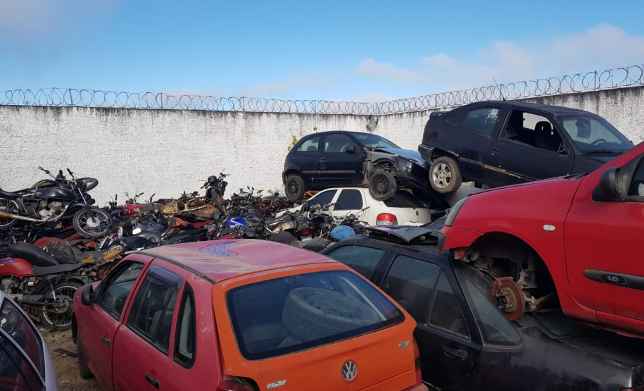 139 veículos são retirados do pátio da Delegacia de Campo Largo
. Foto:SESP