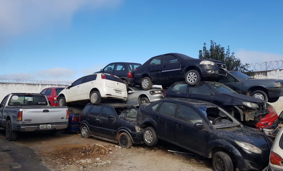 139 veículos são retirados do pátio da Delegacia de Campo Largo
. Foto:SESP