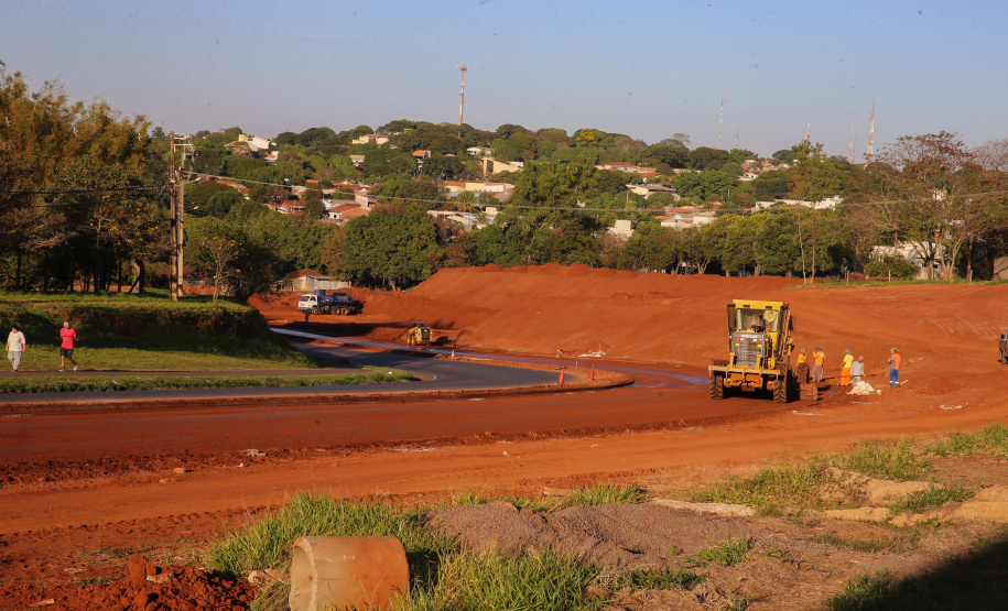 Obras recape Umuarama Pavimentacao e recape de vias urbarnas em Umuarama. Av Portugal trecho entre a Rua Monteiro Lobato e o trevo da Estrada do Bonfiim (antiga PR 482 saida para Maria Helena). - 05/08/2020 - Foto: Geraldo Bubniak/AEN