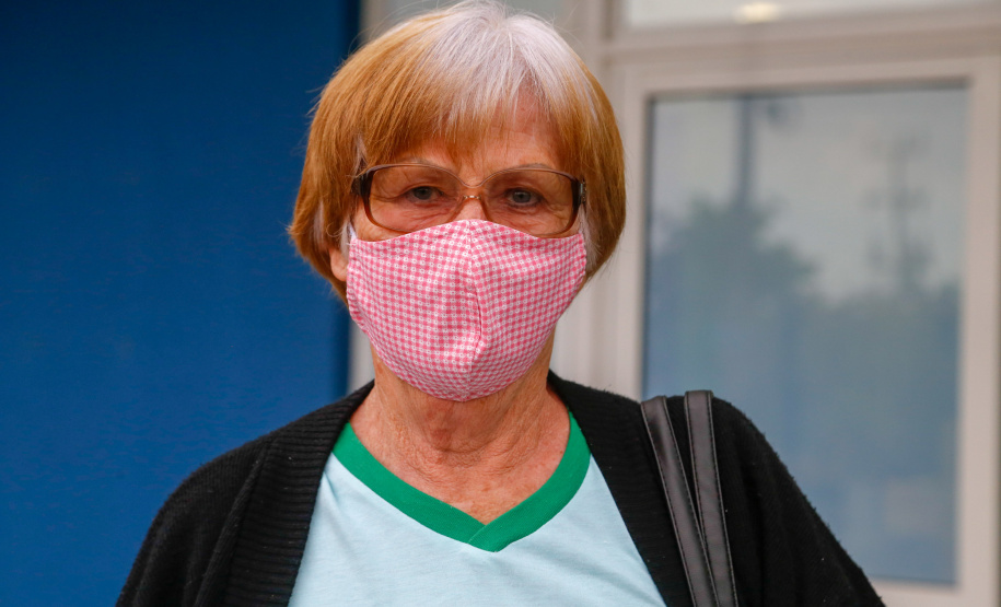 A vida da aposentada Ivone Ebert não é mais a mesma desde que a Unidade de Saúde da Família começou a funcionar na comunidade Vila Nova, o maior e mais populoso distrito de Toledo, na Região Oeste. Ela conta que ganhou tempo e qualidade de vida, especialmente porque não precisa mais vencer os quase 20 quilômetros de distância até o centro da cidade. O percurso rotineiro, diz, era apenas para se consultar e pegar a receita do remédio controlado contra a depressão.