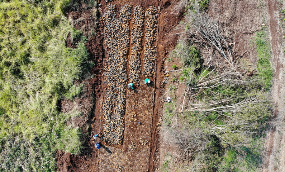 Pavimentações em estradas rurais facilitam a vida em Goioxim