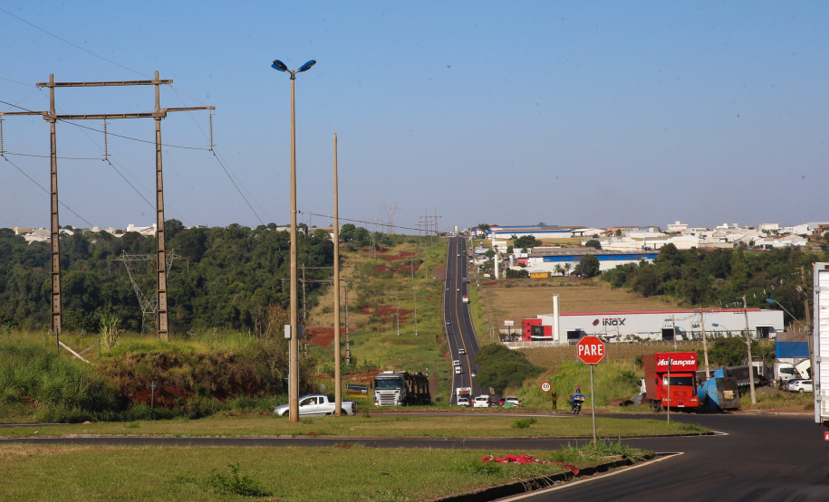 Contorno Maringa Obras do Contorno Sul de Maringa sao 11,8 km de extensão entre as PR-317 e a BR-376. Recuperacao emergencial do pavimento. - 04/08/2020 - Foto: Geraldo Bubniak/AEN