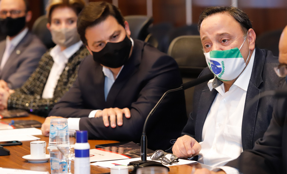 A montadora de caminhões TatraBras, que pertence ao grupo CSG Aerospace, da República Tcheca, oficializou nesta quinta-feira (3) investimento de R$ 102 milhões até 2026 em uma planta em Ponta Grossa, na região dos Campos Gerais. O protocolo de adesão da empresa ao programa de benefícios fiscais do Paraná foi assinado pelo governador Carlos Massa Ratinho Junior e pelo presidente da empresa, Rui Lemes, no Palácio Iguaçu.