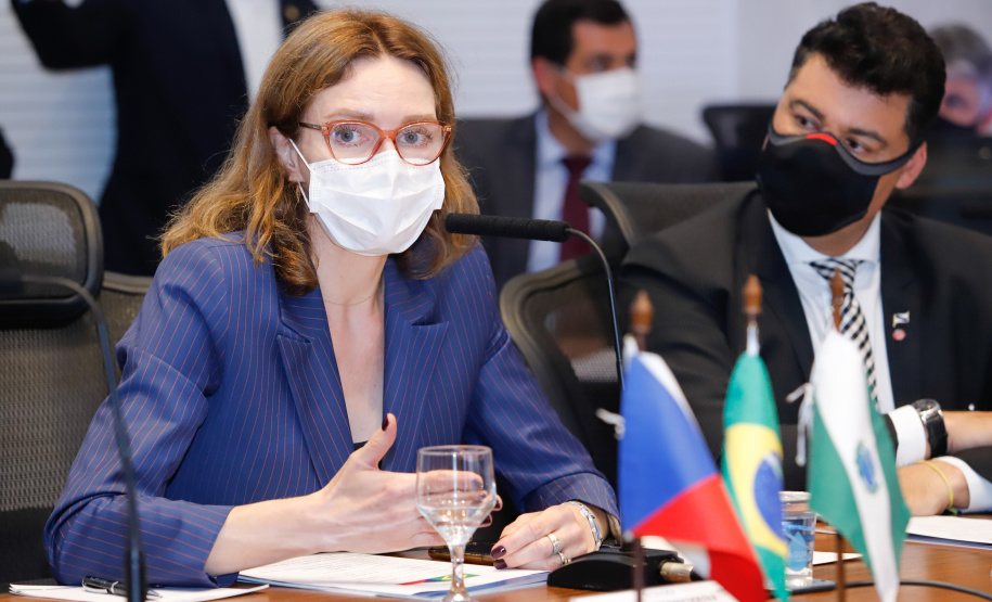 A montadora de caminhões TatraBras, que pertence ao grupo CSG Aerospace, da República Tcheca, oficializou nesta quinta-feira (3) investimento de R$ 102 milhões até 2026 em uma planta em Ponta Grossa, na região dos Campos Gerais. O protocolo de adesão da empresa ao programa de benefícios fiscais do Paraná foi assinado pelo governador Carlos Massa Ratinho Junior e pelo presidente da empresa, Rui Lemes, no Palácio Iguaçu.