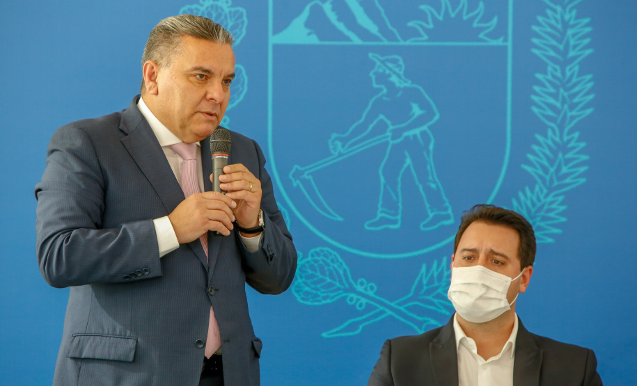 O governador Carlos Massa Ratinho Junior, o presidente do Tribunal de Justiça do Paraná, desembargador Adalberto Xisto Pereira, e o segundo vice-presidente, desembargador José Laurindo de Souza Netto formalizaram nesta quinta-feira (3) a criação do Cejus Casa Fácil e do Cejusc Fundiário, que vão atuar na mediação e conciliação de conflitos no Estado.foto Gilson Abreu/Aen