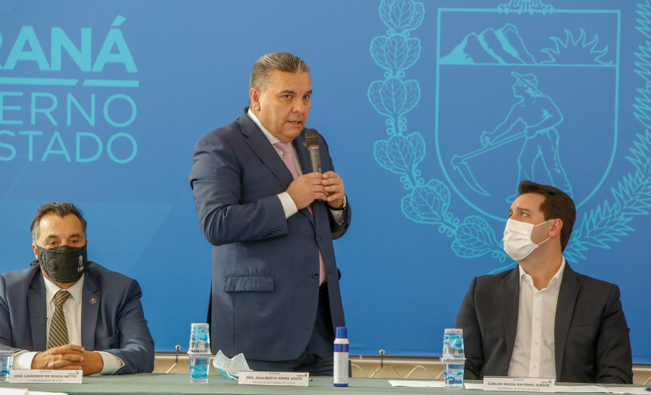 O governador Carlos Massa Ratinho Junior, o presidente do Tribunal de Justiça do Paraná, desembargador Adalberto Xisto Pereira, e o segundo vice-presidente, desembargador José Laurindo de Souza Netto formalizaram nesta quinta-feira (3) a criação do Cejus Casa Fácil e do Cejusc Fundiário, que vão atuar na mediação e conciliação de conflitos no Estado.foto Gilson Abreu/Aen