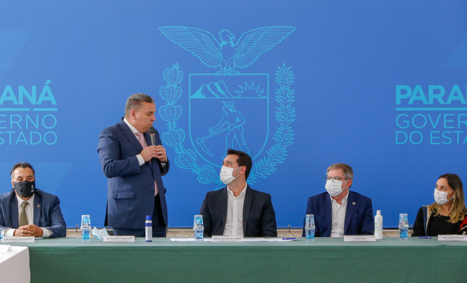 O governador Carlos Massa Ratinho Junior, o presidente do Tribunal de Justiça do Paraná, desembargador Adalberto Xisto Pereira, e o segundo vice-presidente, desembargador José Laurindo de Souza Netto formalizaram nesta quinta-feira (3) a criação do Cejus Casa Fácil e do Cejusc Fundiário, que vão atuar na mediação e conciliação de conflitos no Estado.foto Gilson Abreu/Aen