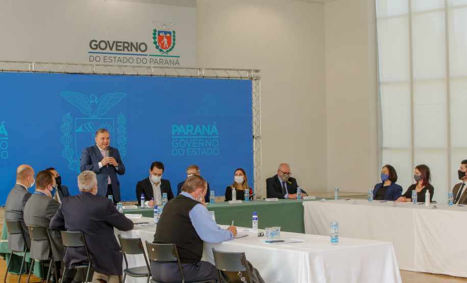 O governador Carlos Massa Ratinho Junior, o presidente do Tribunal de Justiça do Paraná, desembargador Adalberto Xisto Pereira, e o segundo vice-presidente, desembargador José Laurindo de Souza Netto formalizaram nesta quinta-feira (3) a criação do Cejus Casa Fácil e do Cejusc Fundiário, que vão atuar na mediação e conciliação de conflitos no Estado.foto Gilson Abreu/Aen