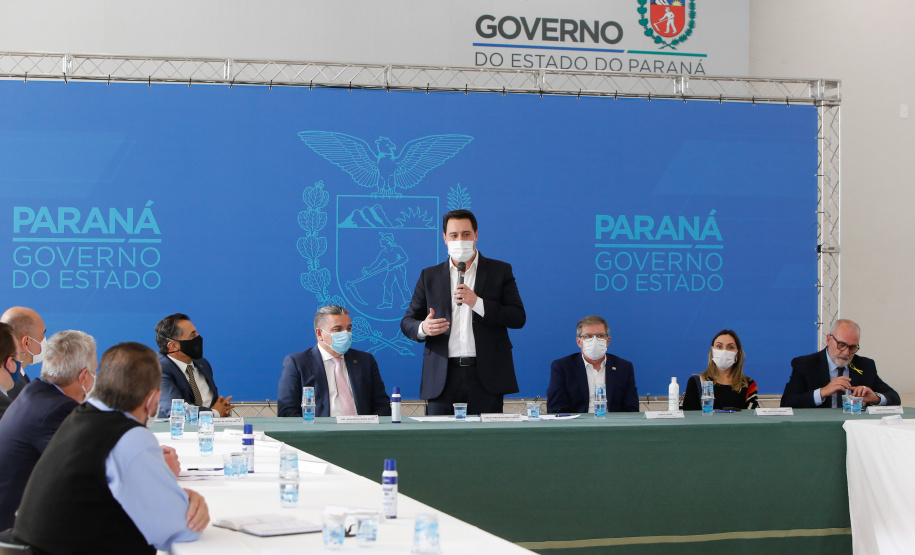 O governador Carlos Massa Ratinho Junior, o presidente do Tribunal de Justiça do Paraná, desembargador Adalberto Xisto Pereira, e o segundo vice-presidente, desembargador José Laurindo de Souza Netto formalizaram nesta quinta-feira (3) a criação do Cejus Casa Fácil e do Cejusc Fundiário, que vão atuar na mediação e conciliação de conflitos no Estado.foto Gilson Abreu/Aen