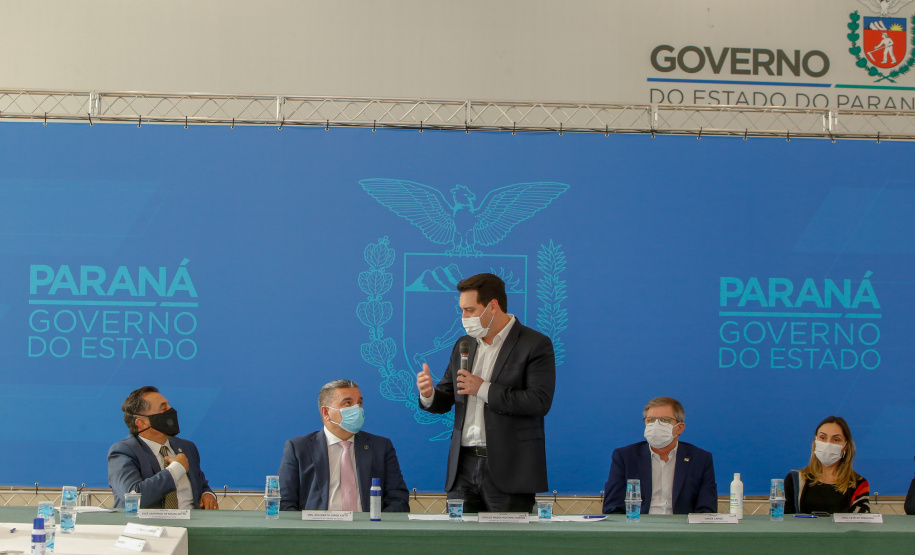 O governador Carlos Massa Ratinho Junior, o presidente do Tribunal de Justiça do Paraná, desembargador Adalberto Xisto Pereira, e o segundo vice-presidente, desembargador José Laurindo de Souza Netto formalizaram nesta quinta-feira (3) a criação do Cejus Casa Fácil e do Cejusc Fundiário, que vão atuar na mediação e conciliação de conflitos no Estado.foto Gilson Abreu/Aen