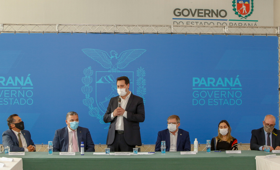O governador Carlos Massa Ratinho Junior, o presidente do Tribunal de Justiça do Paraná, desembargador Adalberto Xisto Pereira, e o segundo vice-presidente, desembargador José Laurindo de Souza Netto formalizaram nesta quinta-feira (3) a criação do Cejus Casa Fácil e do Cejusc Fundiário, que vão atuar na mediação e conciliação de conflitos no Estado.foto Gilson Abreu/Aen