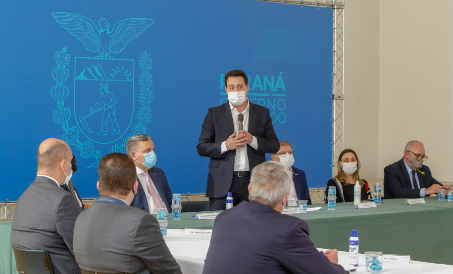 O governador Carlos Massa Ratinho Junior, o presidente do Tribunal de Justiça do Paraná, desembargador Adalberto Xisto Pereira, e o segundo vice-presidente, desembargador José Laurindo de Souza Netto formalizaram nesta quinta-feira (3) a criação do Cejus Casa Fácil e do Cejusc Fundiário, que vão atuar na mediação e conciliação de conflitos no Estado.foto Gilson Abreu/Aen