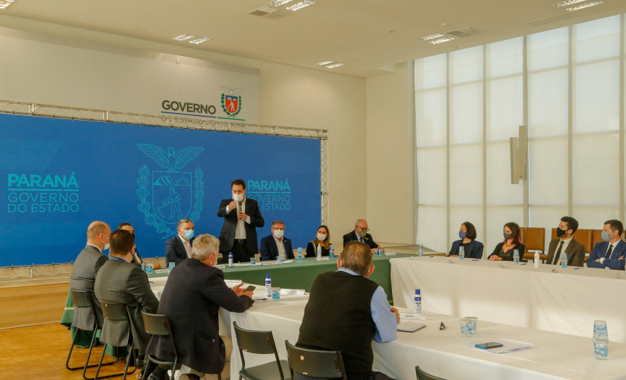 O governador Carlos Massa Ratinho Junior, o presidente do Tribunal de Justiça do Paraná, desembargador Adalberto Xisto Pereira, e o segundo vice-presidente, desembargador José Laurindo de Souza Netto formalizaram nesta quinta-feira (3) a criação do Cejus Casa Fácil e do Cejusc Fundiário, que vão atuar na mediação e conciliação de conflitos no Estado.foto Gilson Abreu/Aen