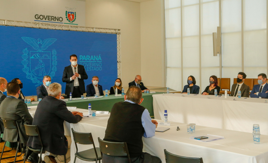 O governador Carlos Massa Ratinho Junior, o presidente do Tribunal de Justiça do Paraná, desembargador Adalberto Xisto Pereira, e o segundo vice-presidente, desembargador José Laurindo de Souza Netto formalizaram nesta quinta-feira (3) a criação do Cejus Casa Fácil e do Cejusc Fundiário, que vão atuar na mediação e conciliação de conflitos no Estado.foto Gilson Abreu/Aen