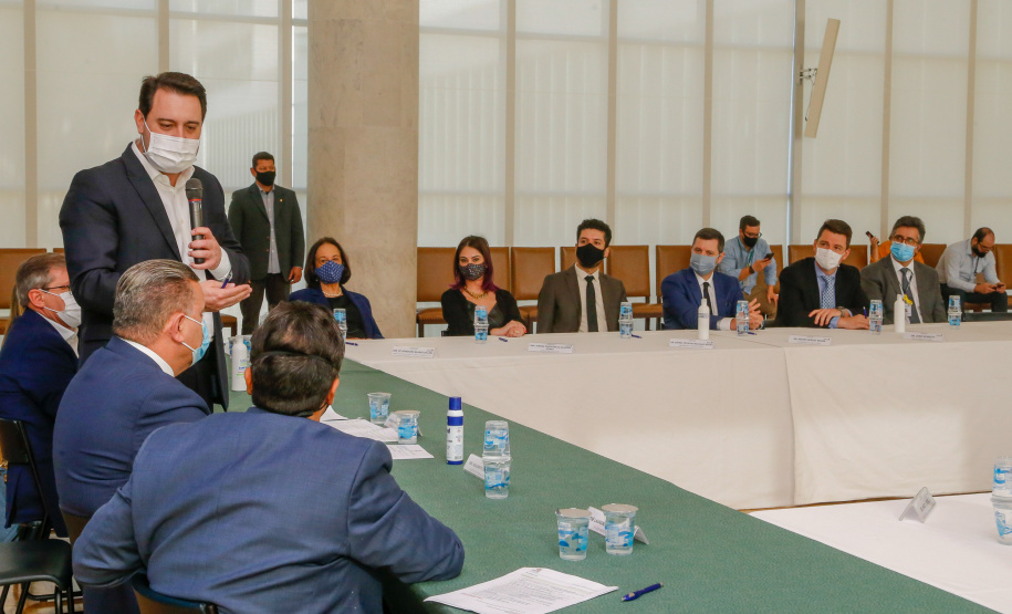 O governador Carlos Massa Ratinho Junior, o presidente do Tribunal de Justiça do Paraná, desembargador Adalberto Xisto Pereira, e o segundo vice-presidente, desembargador José Laurindo de Souza Netto formalizaram nesta quinta-feira (3) a criação do Cejus Casa Fácil e do Cejusc Fundiário, que vão atuar na mediação e conciliação de conflitos no Estado.foto Gilson Abreu/Aen