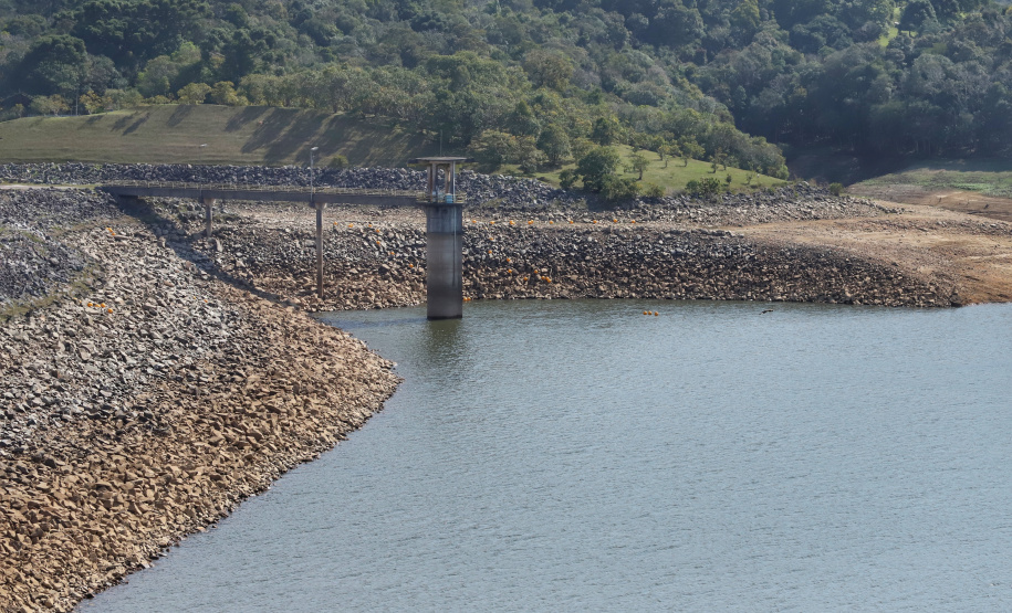 Déficit de chuvas na RMC é o maior da história. Barragem Piraquara I. Foto: José Fernando Ogura/AEN