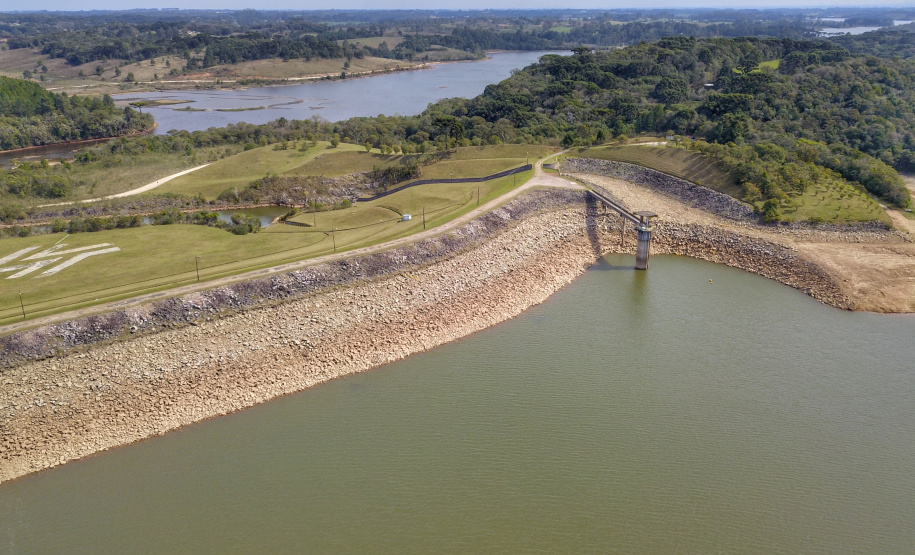 Déficit de chuvas na RMC é o maior da história. Barragem Piraquara I. Foto: José Fernando Ogura/AEN