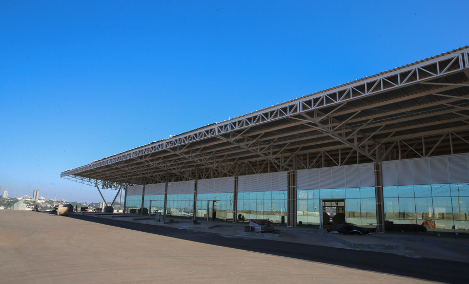 Rodoviaria Umuarama Obras do novo Terminal Rodoviário de Umuarama, que está situada na Avenida Romeu Zolim, no Parque Residencial Interlagos. A nova rodoviária terá 7.599 m² de área construída, calçadas, boxes e demais instalações, além de ampla área externa para circulação, plataformas, estacionamento, jardins e áreas de passeio, banheiros, sala de administração, obras de acessibilidade e acessos facilitados para entrada e saída dos usuários. - 05/08/2020 - Foto: Geraldo Bubniak/AEN