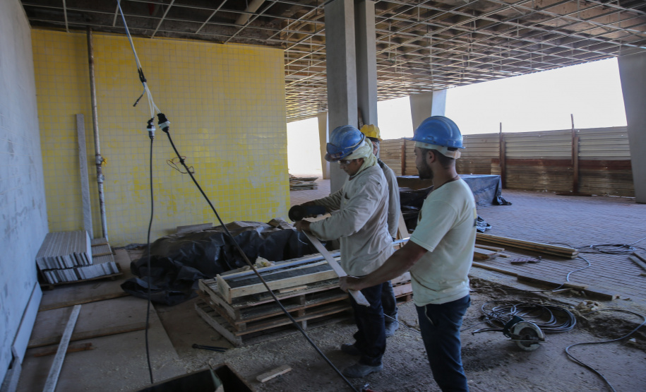 Rodoviaria Umuarama Obras do novo Terminal Rodoviário de Umuarama, que está situada na Avenida Romeu Zolim, no Parque Residencial Interlagos. A nova rodoviária terá 7.599 m² de área construída, calçadas, boxes e demais instalações, além de ampla área externa para circulação, plataformas, estacionamento, jardins e áreas de passeio, banheiros, sala de administração, obras de acessibilidade e acessos facilitados para entrada e saída dos usuários. - 05/08/2020 - Foto: Geraldo Bubniak/AEN