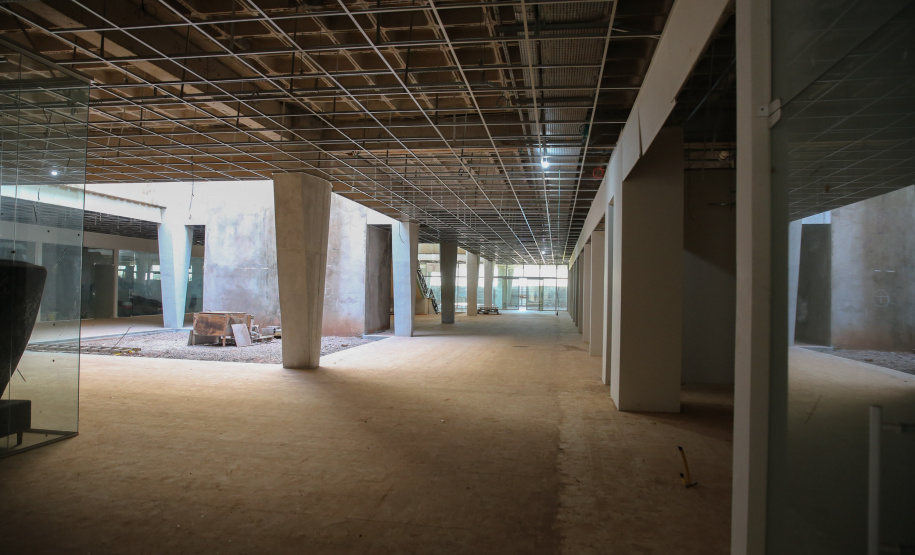 Rodoviaria Umuarama Obras do novo Terminal Rodoviário de Umuarama, que está situada na Avenida Romeu Zolim, no Parque Residencial Interlagos. A nova rodoviária terá 7.599 m² de área construída, calçadas, boxes e demais instalações, além de ampla área externa para circulação, plataformas, estacionamento, jardins e áreas de passeio, banheiros, sala de administração, obras de acessibilidade e acessos facilitados para entrada e saída dos usuários. - 05/08/2020 - Foto: Geraldo Bubniak/AEN