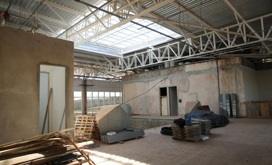 Rodoviaria Umuarama Obras do novo Terminal Rodoviário de Umuarama, que está situada na Avenida Romeu Zolim, no Parque Residencial Interlagos. A nova rodoviária terá 7.599 m² de área construída, calçadas, boxes e demais instalações, além de ampla área externa para circulação, plataformas, estacionamento, jardins e áreas de passeio, banheiros, sala de administração, obras de acessibilidade e acessos facilitados para entrada e saída dos usuários. - 05/08/2020 - Foto: Geraldo Bubniak/AEN