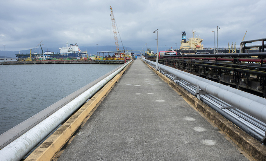 Faltando quatro meses para o fim de 2020, os Portos do Paraná já movimentaram o equivalente a 73% do total de cargas transportadas no ano passado inteiro. De janeiro a agosto, 38,67 milhões de toneladas de produtos passaram pelos portos de Paranaguá e Antonina. Em 2019, em 12 meses, foram 53.203.775 toneladas.