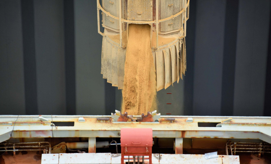 Faltando quatro meses para o fim de 2020, os Portos do Paraná já movimentaram o equivalente a 73% do total de cargas transportadas no ano passado inteiro. De janeiro a agosto, 38,67 milhões de toneladas de produtos passaram pelos portos de Paranaguá e Antonina. Em 2019, em 12 meses, foram 53.203.775 toneladas.