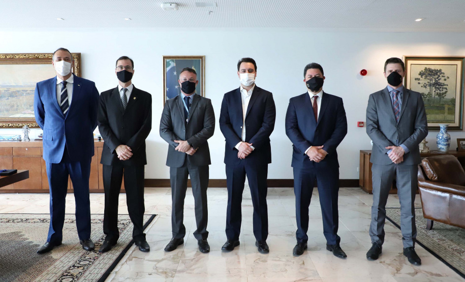 Paraná vai ampliar ações integradas com a Polícia Federal. O acordo foi estabelecido nesta quarta-feira (09) durante reunião no Palácio Iguaçu entre o governador Carlos Massa Ratinho Junior e o superintendente regional da PF no Paraná, Omar Gabriel Haj Mussi.