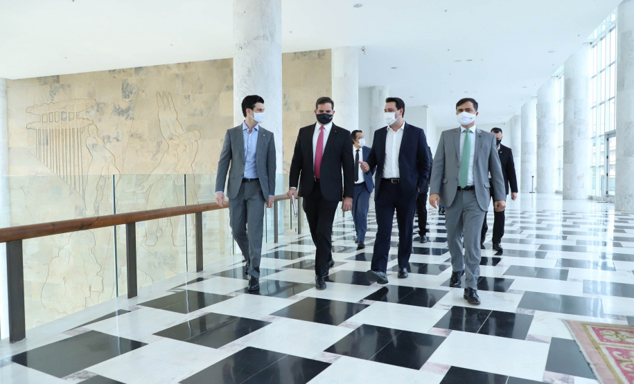 O governador Carlos Massa Ratinho Junior e o presidente da Copel, Daniel Slaviero, lançam o Programa Rede Elétrica Inteligente, em Curitiba.