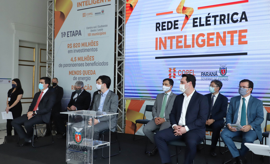 O governador Carlos Massa Ratinho Junior e o presidente da Copel, Daniel Slaviero, lançam o Programa Rede Elétrica Inteligente, em Curitiba.