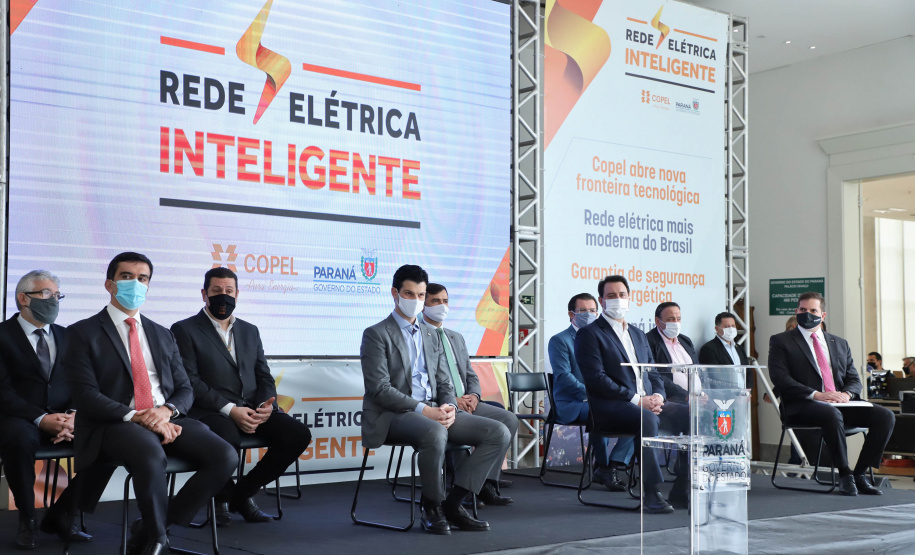 O governador Carlos Massa Ratinho Junior e o presidente da Copel, Daniel Slaviero, lançam o Programa Rede Elétrica Inteligente, em Curitiba.