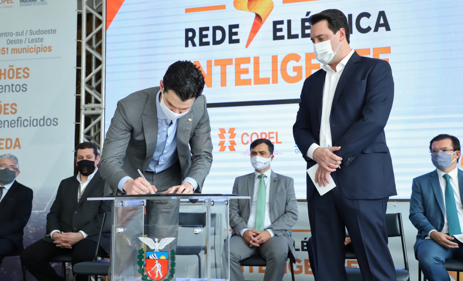 O governador Carlos Massa Ratinho Junior e o presidente da Copel, Daniel Slaviero, lançam o Programa Rede Elétrica Inteligente, em Curitiba.
