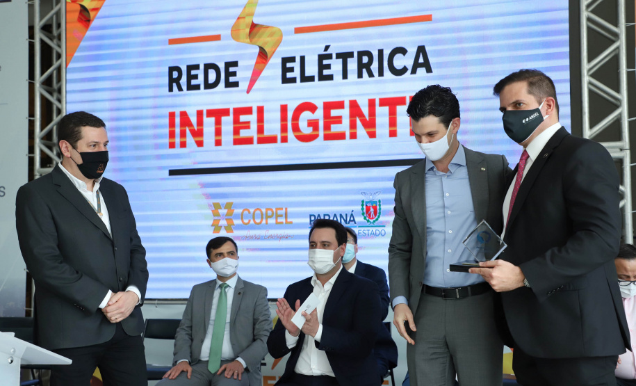 O governador Carlos Massa Ratinho Junior e o presidente da Copel, Daniel Slaviero, lançam o Programa Rede Elétrica Inteligente, em Curitiba.