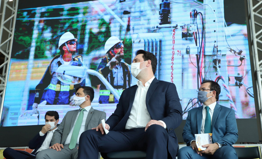 O governador Carlos Massa Ratinho Junior e o presidente da Copel, Daniel Slaviero, lançam o Programa Rede Elétrica Inteligente, em Curitiba.