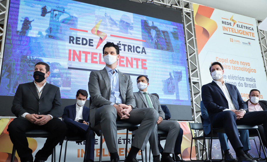 O governador Carlos Massa Ratinho Junior e o presidente da Copel, Daniel Slaviero, lançam o Programa Rede Elétrica Inteligente, em Curitiba.