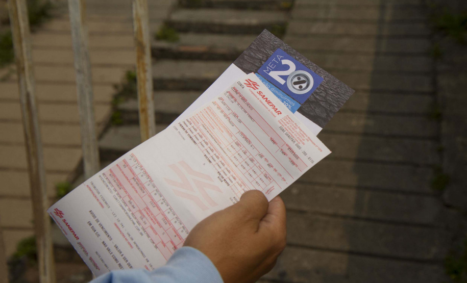 Fatura de água vermelha alerta para uso racional da água
.Foto:Sanepar