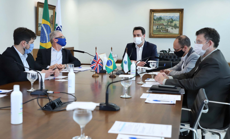 Em busca de estreitar laços e ampliar o comércio bilateral com o Reino Unido, o governador Carlos Massa Ratinho Junior participou nesta quarta-feira (09) de uma videoconferência com integrantes da Câmara Britânica de Comércio e Indústria no Brasil (Britcham).