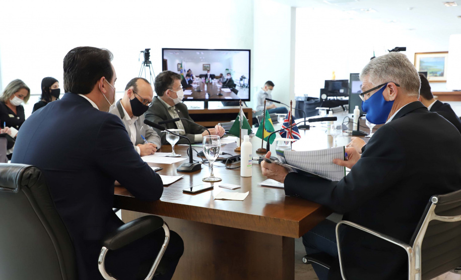 Em busca de estreitar laços e ampliar o comércio bilateral com o Reino Unido, o governador Carlos Massa Ratinho Junior participou nesta quarta-feira (09) de uma videoconferência com integrantes da Câmara Britânica de Comércio e Indústria no Brasil (Britcham).