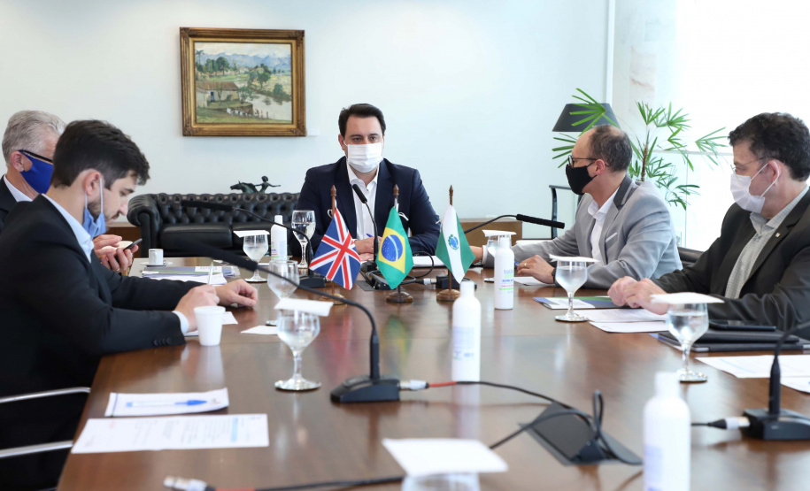 Em busca de estreitar laços e ampliar o comércio bilateral com o Reino Unido, o governador Carlos Massa Ratinho Junior participou nesta quarta-feira (09) de uma videoconferência com integrantes da Câmara Britânica de Comércio e Indústria no Brasil (Britcham).