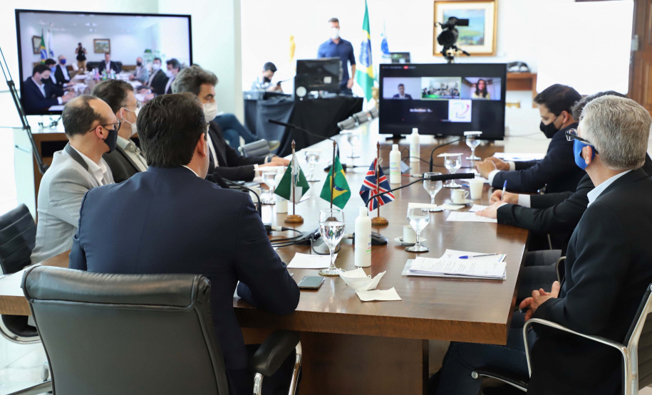 Em busca de estreitar laços e ampliar o comércio bilateral com o Reino Unido, o governador Carlos Massa Ratinho Junior participou nesta quarta-feira (09) de uma videoconferência com integrantes da Câmara Britânica de Comércio e Indústria no Brasil (Britcham).
