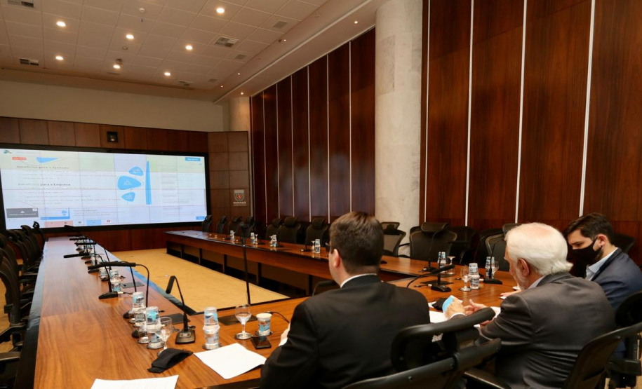 O Governo do Estado é o articulador de uma iniciativa tocada pelo Senac para contratação de jovens aprendizes para empresas de base tecnológica ou interessadas em inovação. O lançamento oficial do programa aconteceu nesta quinta-feira (10), no Palácio Iguaçu, e contou com participação do vice-governador Darci Piana. Foto: Camila Tonett