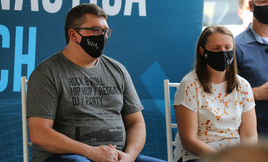 Pais do Soldado Daniel Henrique Trarbach Engelmann, que morreu durante operação de combate aos crimes transfronteiriços no Rio Paraná, que da nome a Base inaugurada.Querencia do Norte, 11/09/2020 - Foto: Geraldo Bubniak/AEN