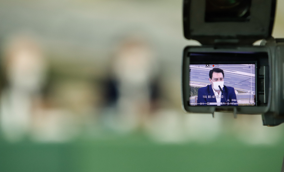 O governador Carlos Massa Ratinho Junior anunciou nesta quarta-feira (16) um programa de obras de infraestrutura que soma R$ 4 bilhões. Os projetos envolvem melhorias e modernização de rodovias, estradas rurais em todas as regiões do Paraná, além de um grande investimento no Litoral do Estado e na segurança pública.