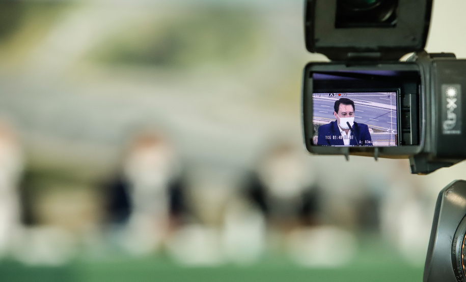 O governador Carlos Massa Ratinho Junior anunciou nesta quarta-feira (16) um programa de obras de infraestrutura que soma R$ 4 bilhões. Os projetos envolvem melhorias e modernização de rodovias, estradas rurais em todas as regiões do Paraná, além de um grande investimento no Litoral do Estado e na segurança pública.