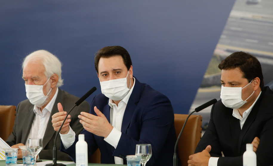 O governador Carlos Massa Ratinho Junior anunciou nesta quarta-feira (16) um programa de obras de infraestrutura que soma R$ 4 bilhões. Os projetos envolvem melhorias e modernização de rodovias, estradas rurais em todas as regiões do Paraná, além de um grande investimento no Litoral do Estado e na segurança pública.Foto Gilson Abreu/AEN